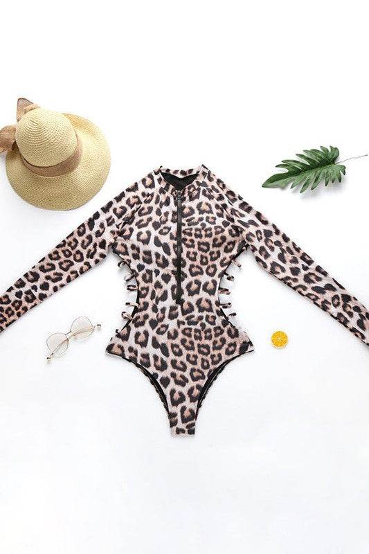Antibes leopard rashguard product detail — high mock-neck collar, front zip, side cut-outs, long sleeves — Amavé UPF50+.