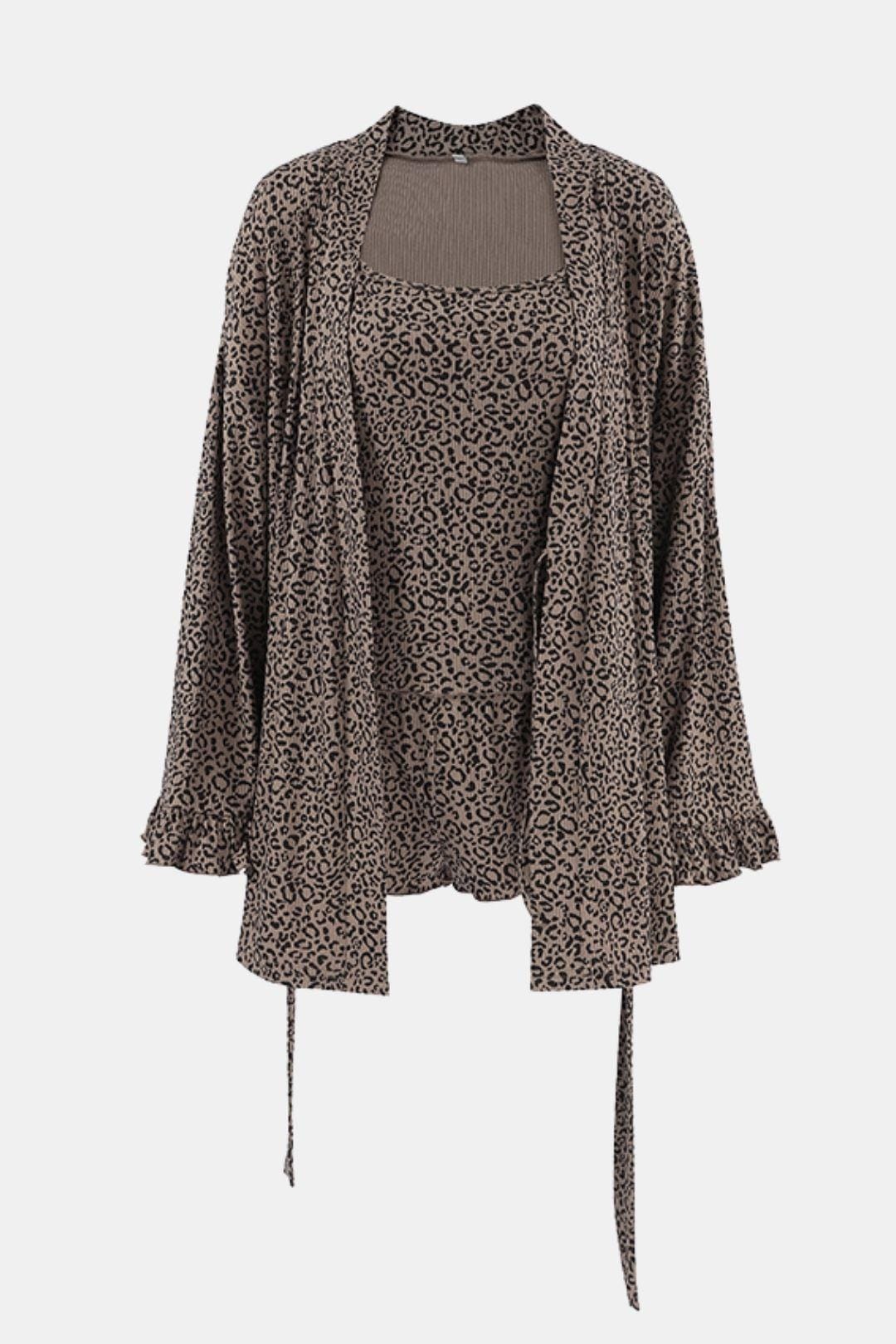Eva leopard three-piece set product detail — ribbed knit chest panel, balloon bell sleeves and leopard tie-front hem on the matching robe — Amavé.